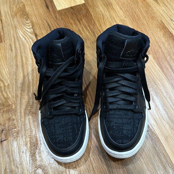 Jordan 1 Retro High - Picture 1 of 3